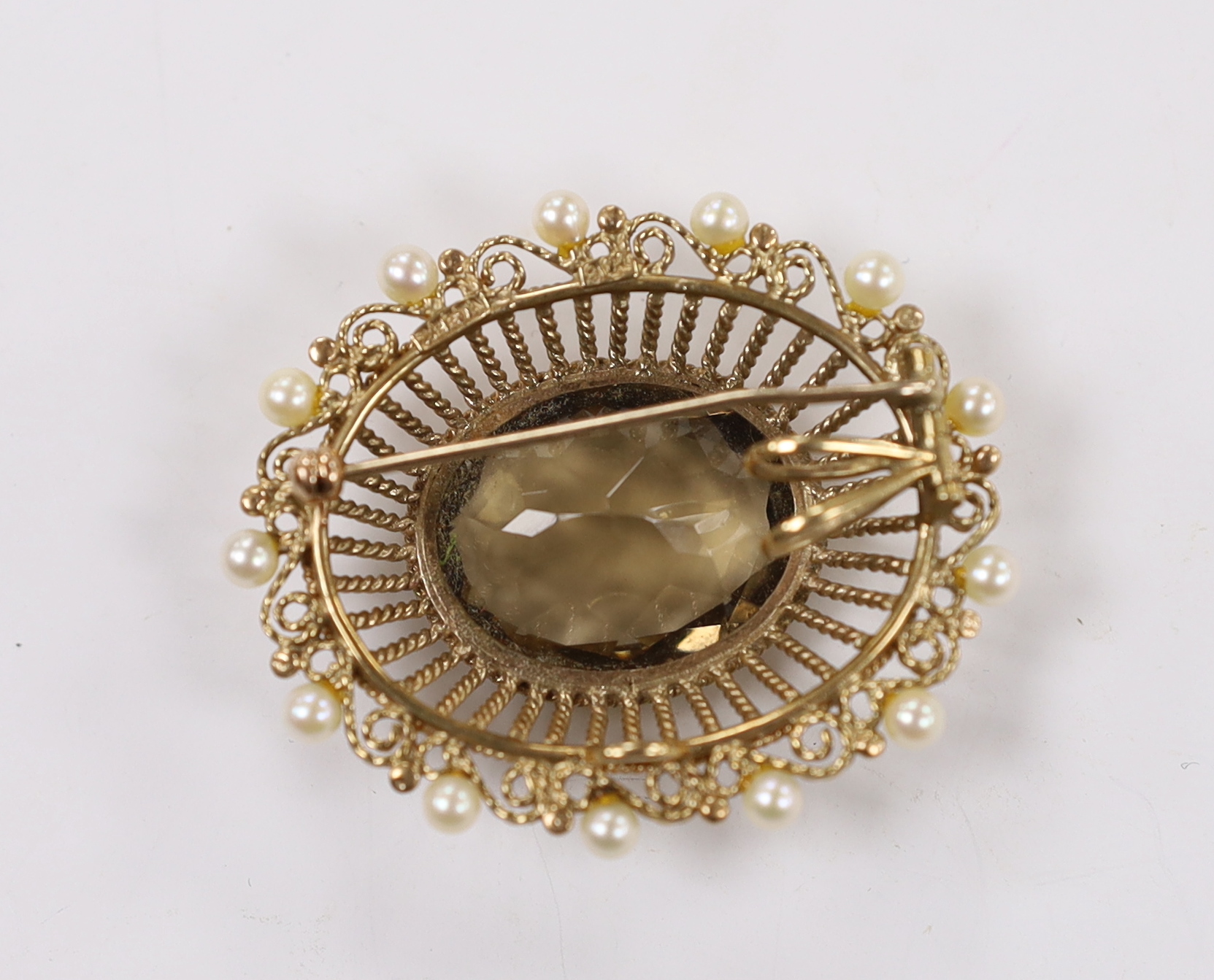 A Zeeta 9ct and oval cut yellowy brown quartz set pendant brooch, with cultured pearl set border, 46mm, gross weight 17.2 grams.